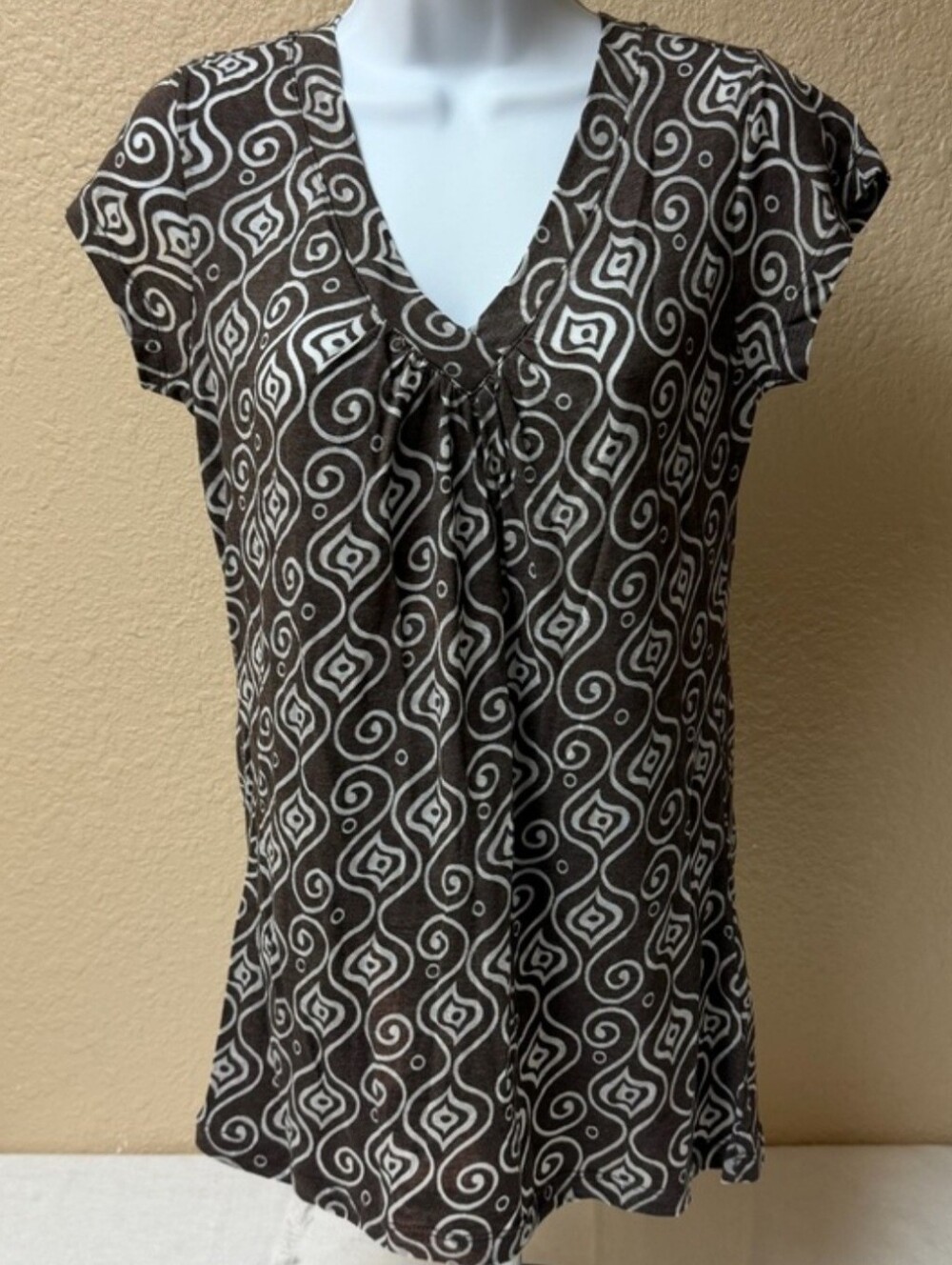 NWT Maurices Brown and White V-Neck Cap Tee